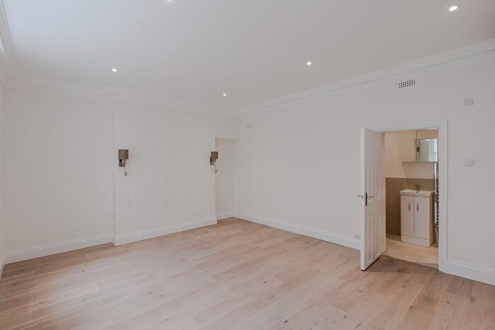 2 Bedroom Flat To Rent In Bryanston Square, Marylebone, London, W1H