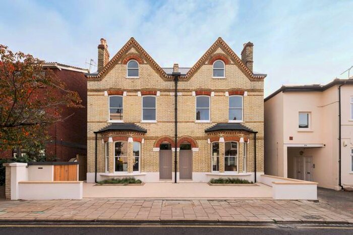 2 Bedroom Flat To Rent In Hartfield Road, Wimbledon, London, SW19