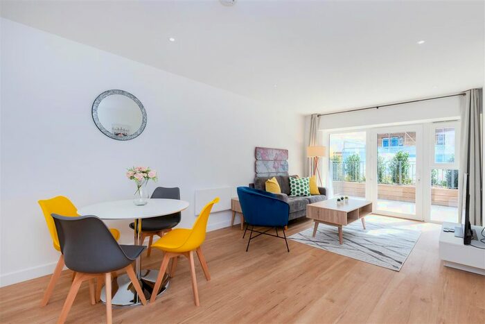 2 Bedroom Flat To Rent In Fermont House, Beaufort Square, Barnet, NW9