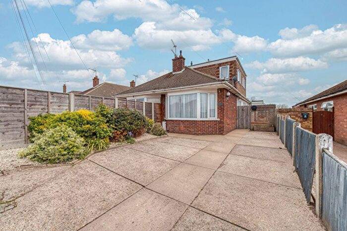 3 Bedroom Semi Detached Bungalow For Sale In Chestnut Avenue, Bradwell, NR31