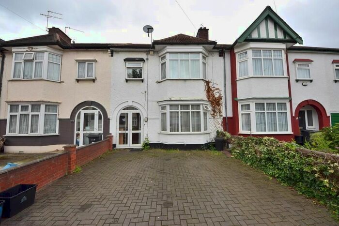 4 Bedroom Terraced House To Rent In Crownfield Avenue, Ilford, IG2