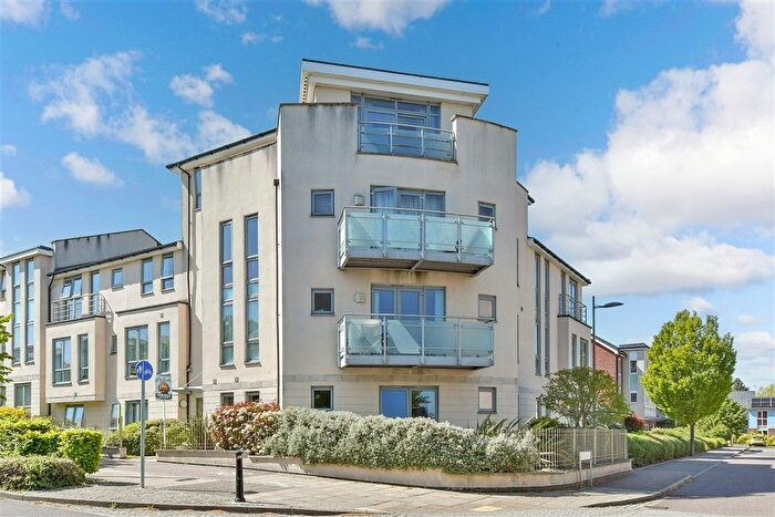 1 Bedroom Flat For Sale In Springhead Parkway, Northfleet, Gravesend, Kent, DA11