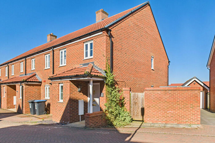 3 Bedroom End Of Terrace House For Sale In Woodpecker Drive, Hertfordshire, HP3