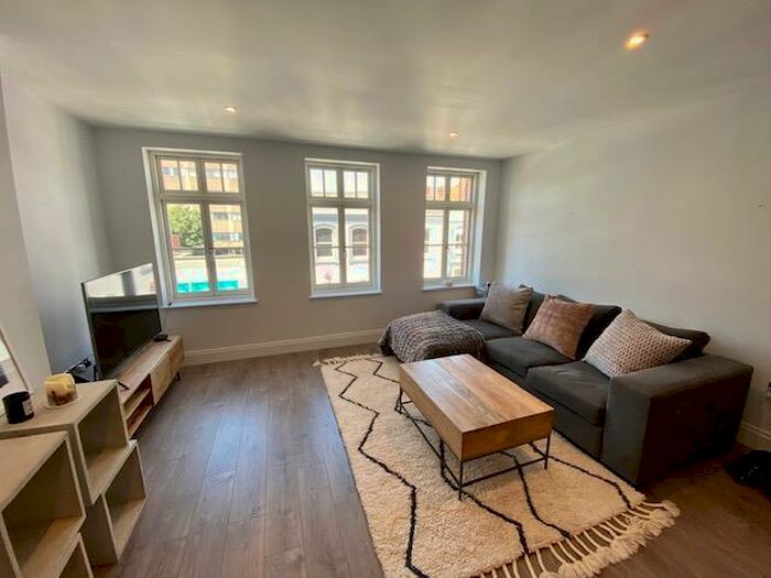 1 Bedroom Apartment To Rent In High Street, Maidenhead, SL6