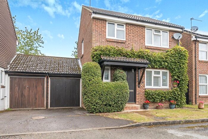 3 Bedroom Detached House For Sale In Manston Road, Guildford, GU4