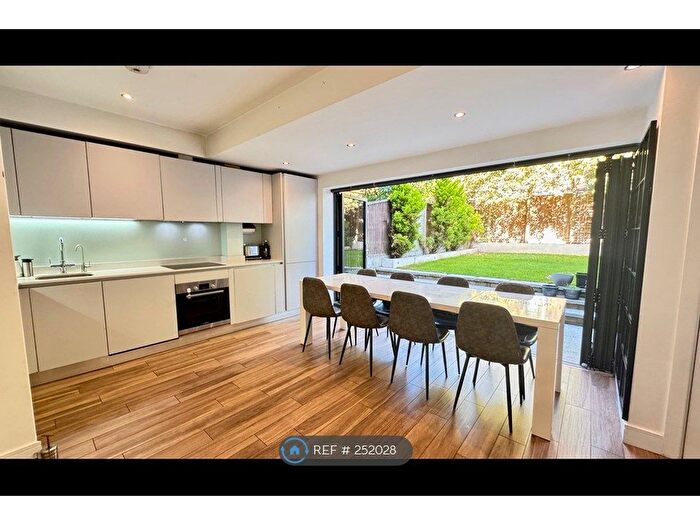 3 Bedroom Terraced House To Rent In Barclay Oval, Woodford Green, IG8