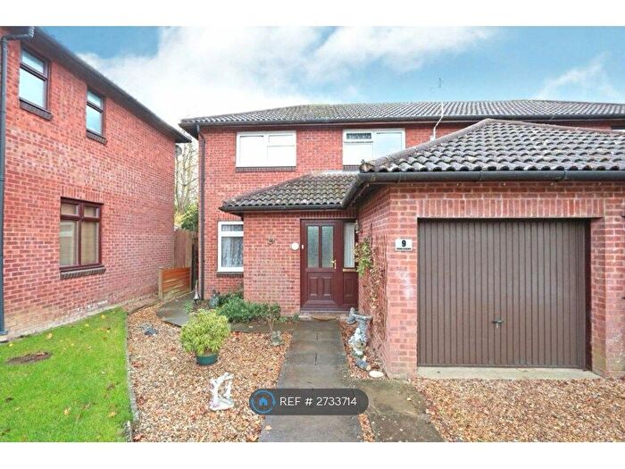 3 Bedroom Semi Detached House To Rent In Brindlebrook, Milton Keynes, MK8