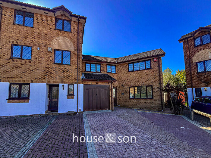 4 Bedroom End Of Terrace House For Sale In Baverstock Road, Poole, BH12