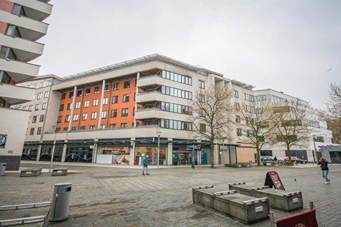 2 Bedroom Flat To Rent In B Cathedral Walk, Bristol, PC02