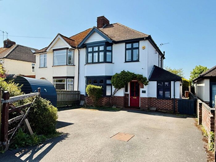 4 Bedroom Semi-Detached House For Sale In Wantage Road, Wallingford, OX10