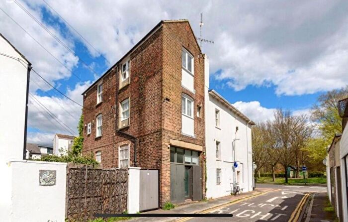 1 Bedroom Apartment To Rent In Queens Place, Brighton, East Sussex, BN1