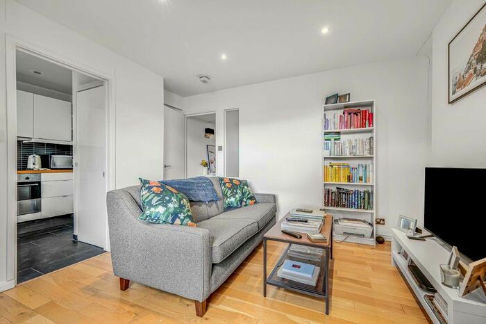 1 Bedroom Flat To Rent In St. Lukes Road, London, W11