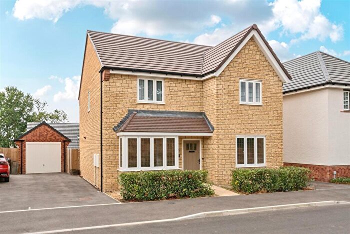 4 Bedroom Detached House For Sale In Haystack Avenue, Chippenham, SN14