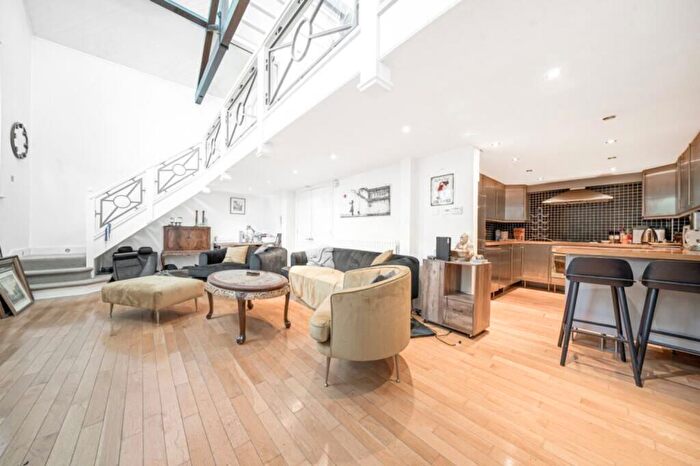 2 Bedroom Flat For Sale In Rowanwood Avenue, Sidcup, DA15