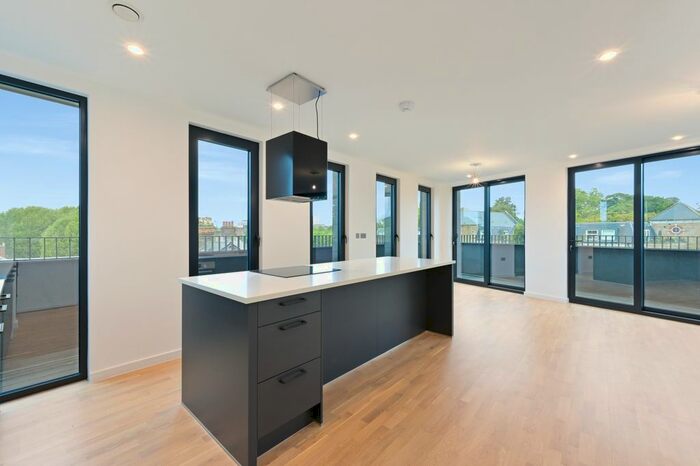 3 Bedroom Flat To Rent In The Vale, London, London, W3