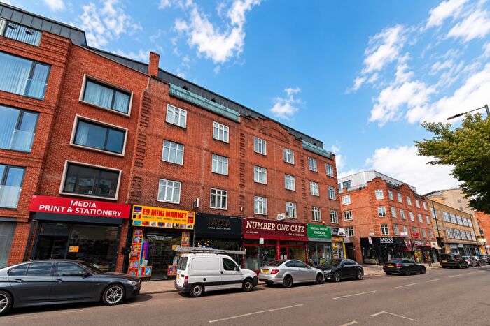 2 Bedroom Flat For Sale In Classic Mansions, Well Street, Hackney, London, E9