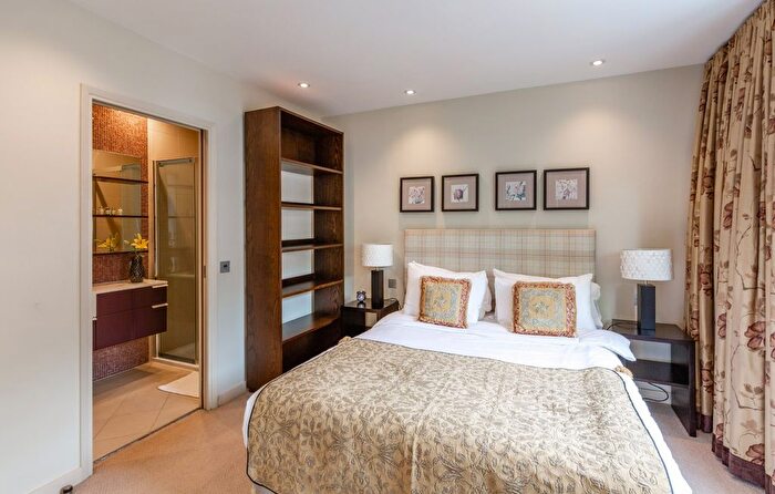 5 Bedroom Detached House To Rent In Woodsford Square, Holland Park, London, W14