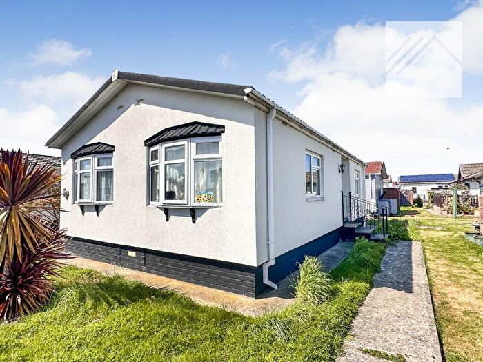 2 Bedroom Bungalow For Sale In Kings Park, Canvey Island, SS8