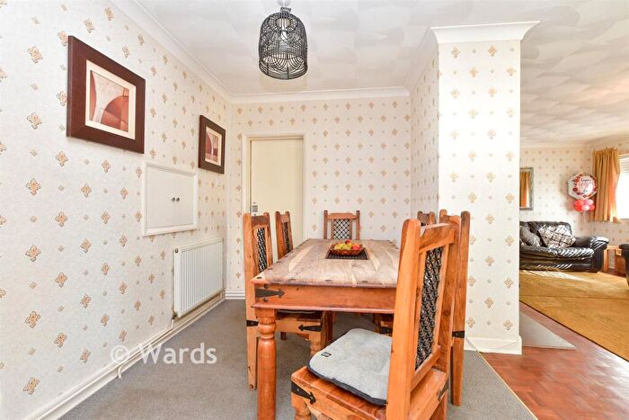 3 Bedroom Detached Bungalow For Sale In Sallows Shaw, Sole Street, Kent, DA13