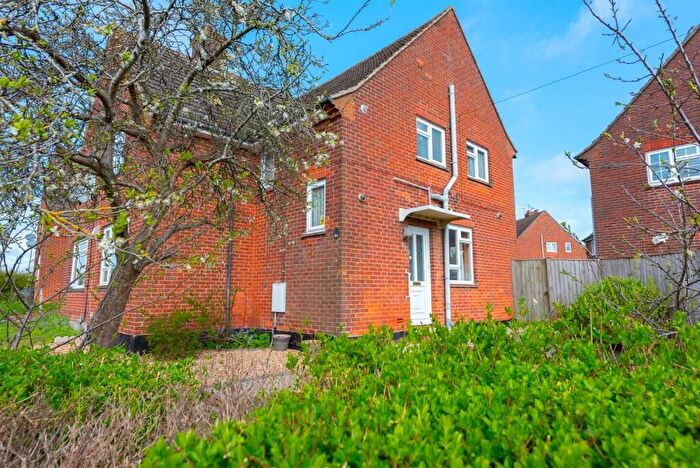 3 Bedroom Semi Detached House To Rent In Kingsclere Road, Basingstoke, RG21