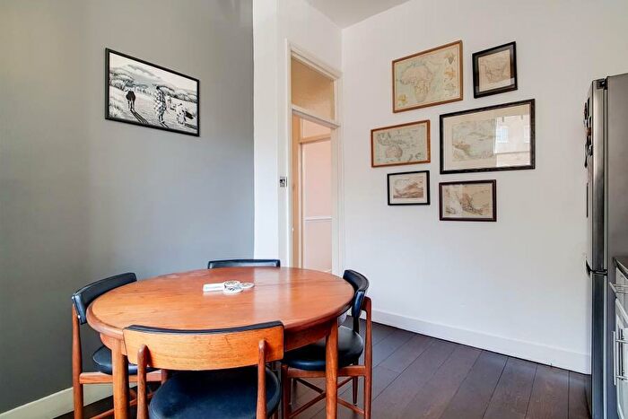 2 Bedroom Apartment To Rent In East India Dock Road London, E14