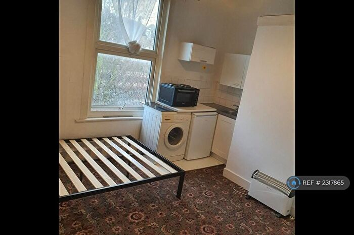 Studio To Rent In Holmdale Terrace, London, N15