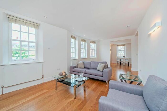 3 Bedroom Flat To Rent In Devonshire Street, London, W1G
