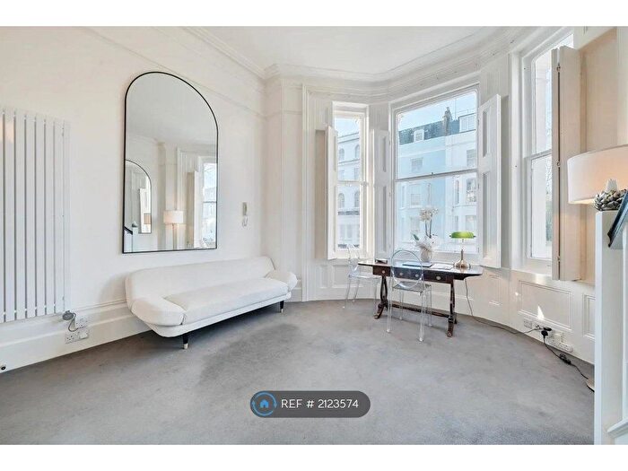 Studio To Rent In Ladbroke Grove, London, W11