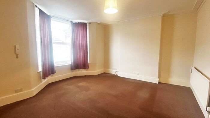 1 Bedroom Flat To Rent In Cheddon Road, Taunton, TA2