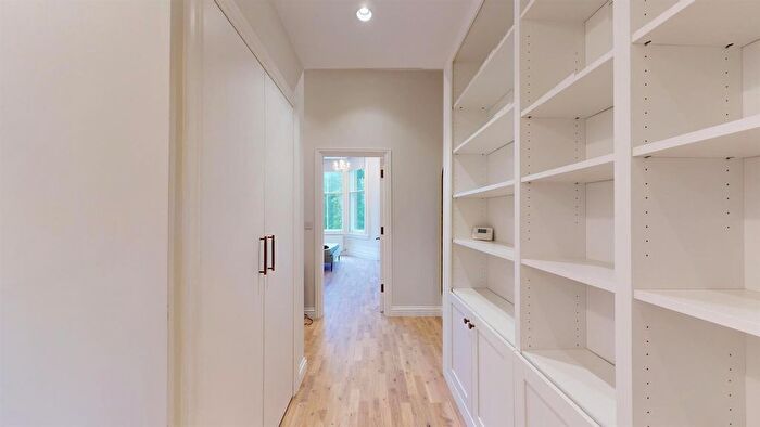 1 Bedroom Flat To Rent In Sinclair Road, London, W14