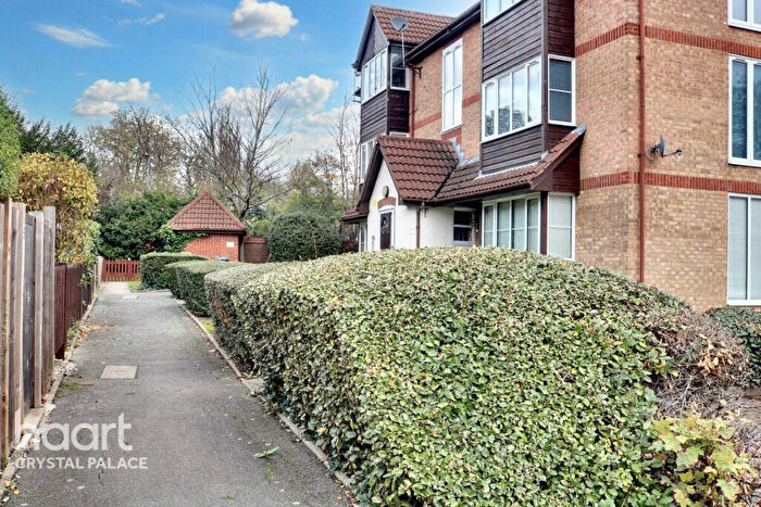 Flat For Sale In Orchard Grove, London, SE20