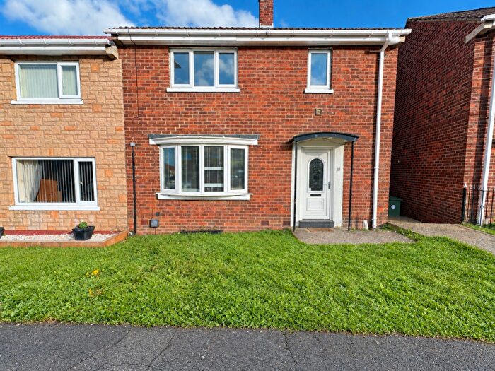 3 Bedroom Semi-Detached House For Sale In Franklyn Road, Peterlee, County Durham, SR8