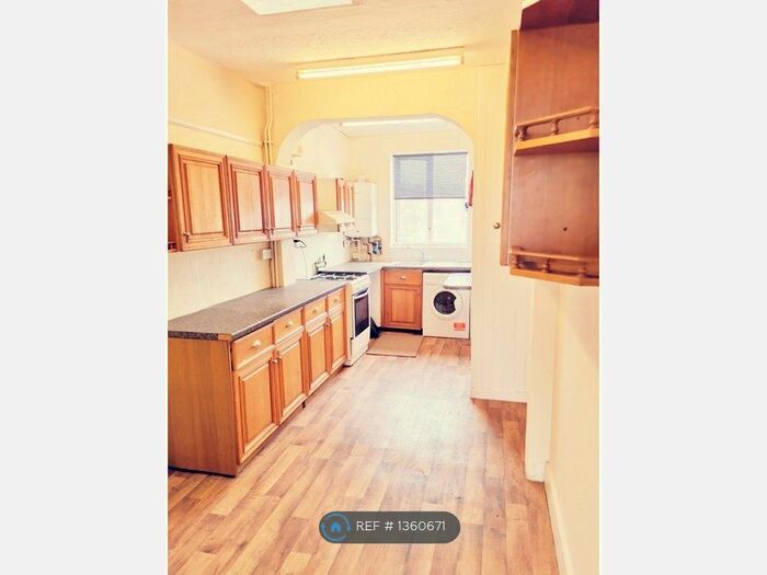 2 Bedroom Flat To Rent In The Oval, Sidcup, DA15