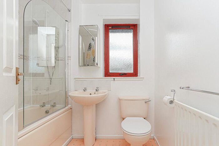 1 Bedroom Flat To Rent In Hawkhill, Restalrig, Edinburgh, EH7