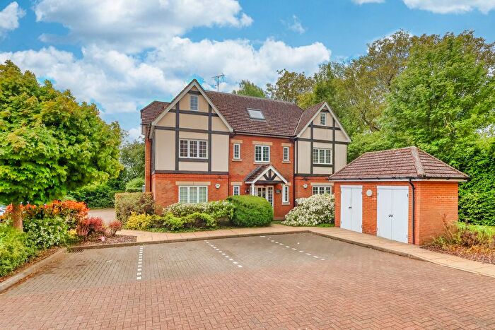 2 Bedroom Flat For Sale In Sheridan Court, High Wycombe, Buckinghamshire, HP12