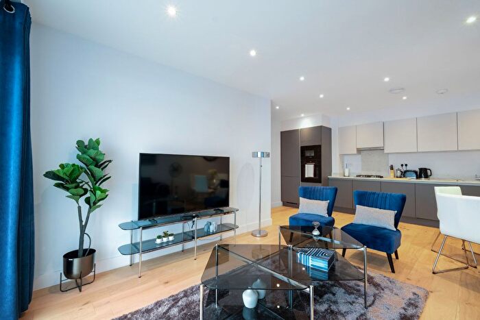 2 Bedroom Flat To Rent In Essoldo Close, Harrow, HA3