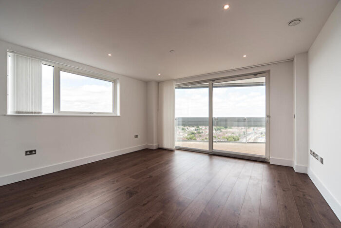1 Bedroom Flat To Rent In Gateway Tower, Western Gateway, Royal Victoria, E16