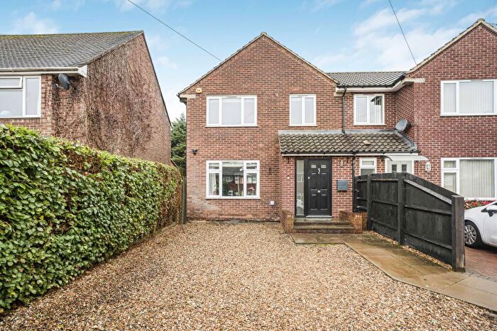 3 Bedroom Semi-Detached House For Sale In Lybury Lane, Redbourn, AL3
