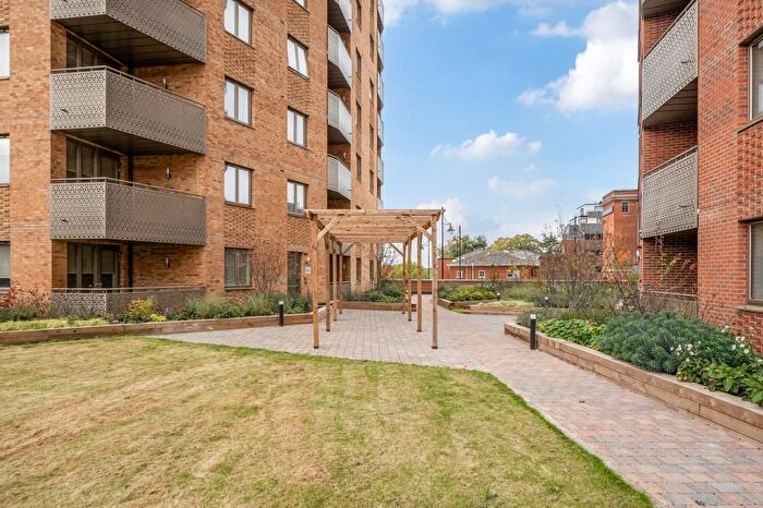 2 Bedroom Flat To Rent In Elmsleigh Road, Staines, TW18