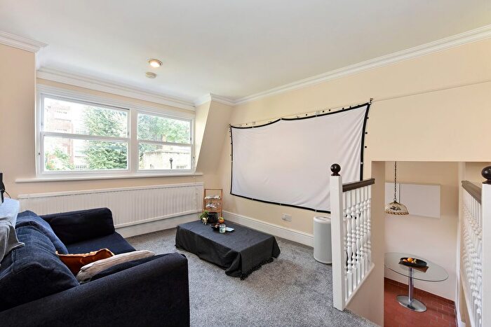 2 Bedroom Flat To Rent In Oakley Street, Chelsea, London, SW3