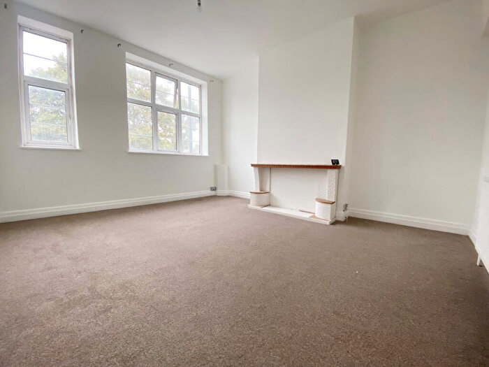 2 Bedroom Flat To Rent In Verdant Court, London, SE6