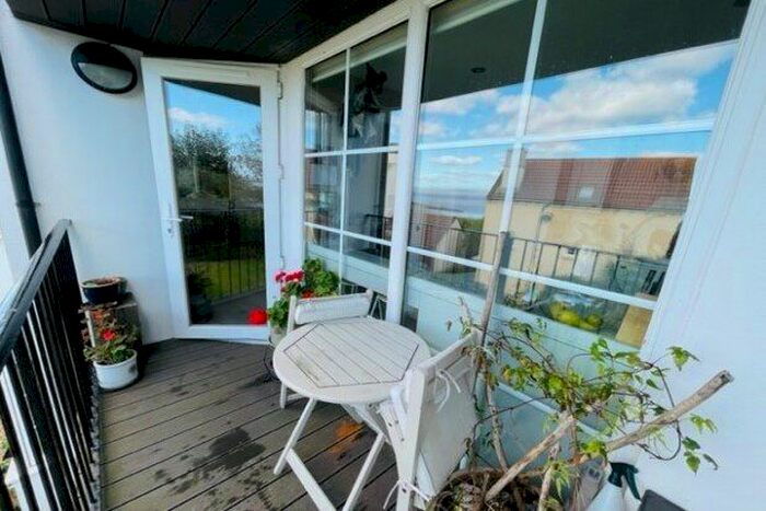 2 Bedroom Flat To Rent In Kilkenny Place, Bristol, BS20