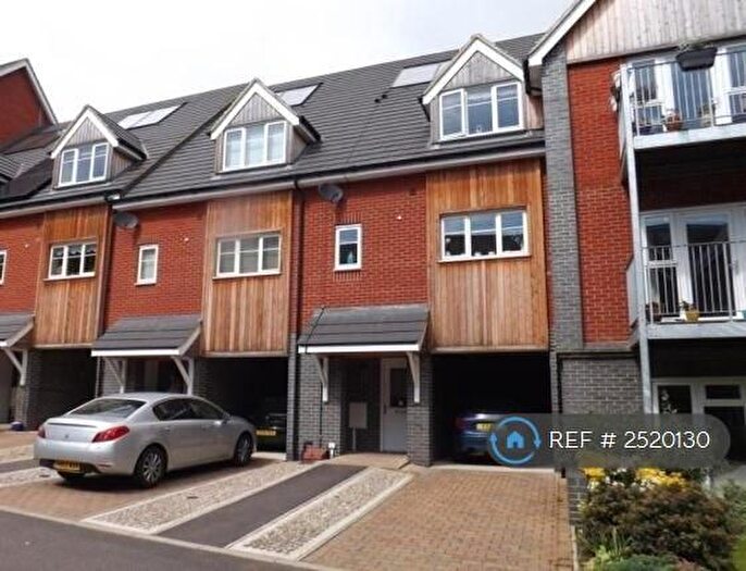 4 Bedroom Terraced House To Rent In Millward Drive, Bletchley, Milton Keynes, MK2