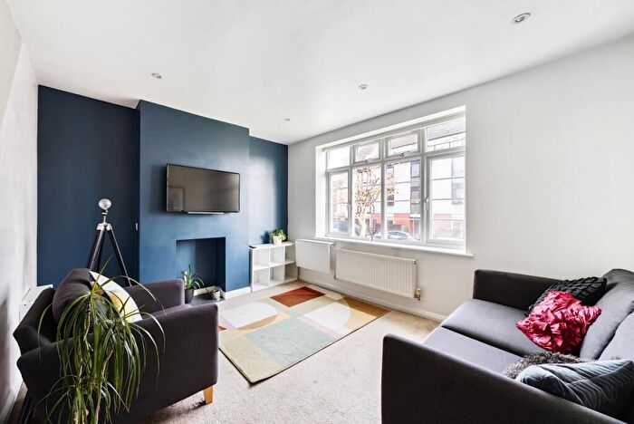 2 Bedroom Flat To Rent In Risborough Close London, N10