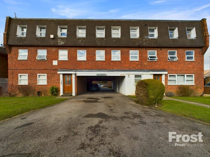 2 Bedroom Flat To Rent In Woodthorpe Road, Ashford, Surrey, TW15