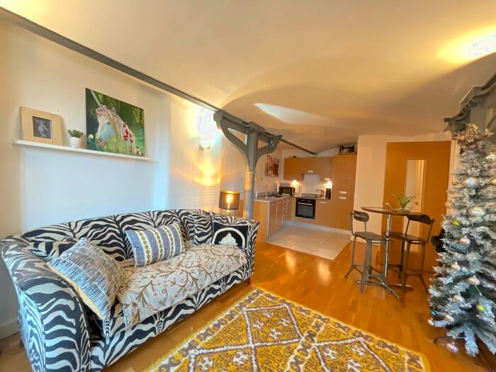 1 Bedroom Flat To Rent In Royal Mills, Redhill Street, Manchester, M4