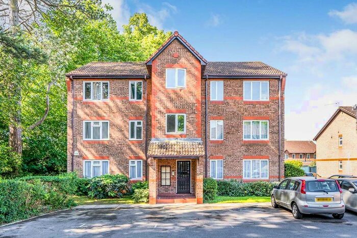 2 Bedroom Flat To Rent In Nutfield Court, Southampton, SO16