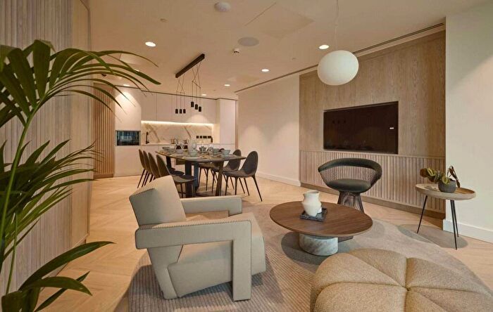 2 Bedroom Apartment For Sale In Thr, Silvercroft Street, Manchester, M15
