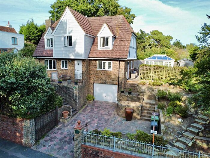 3 Bedroom Detached House For Sale In Holliers Hill, Bexhill-On-Sea, TN40