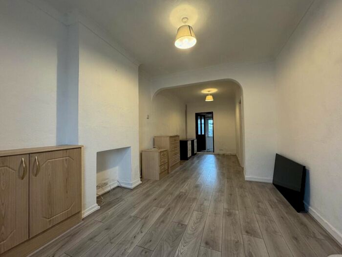 2 Bedroom Property To Rent In Greenford Road, Sudbury Hill, HA1